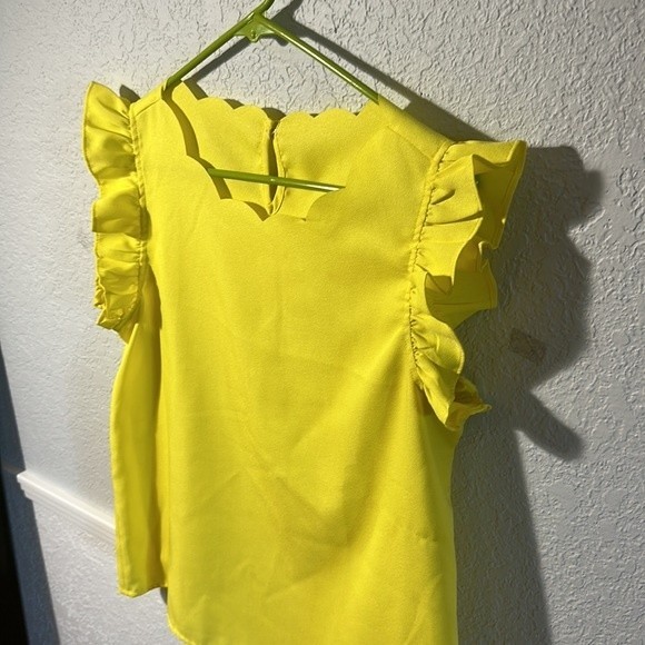 SHEIN ruffle sleeveless blouse. - Picture 2 of 5